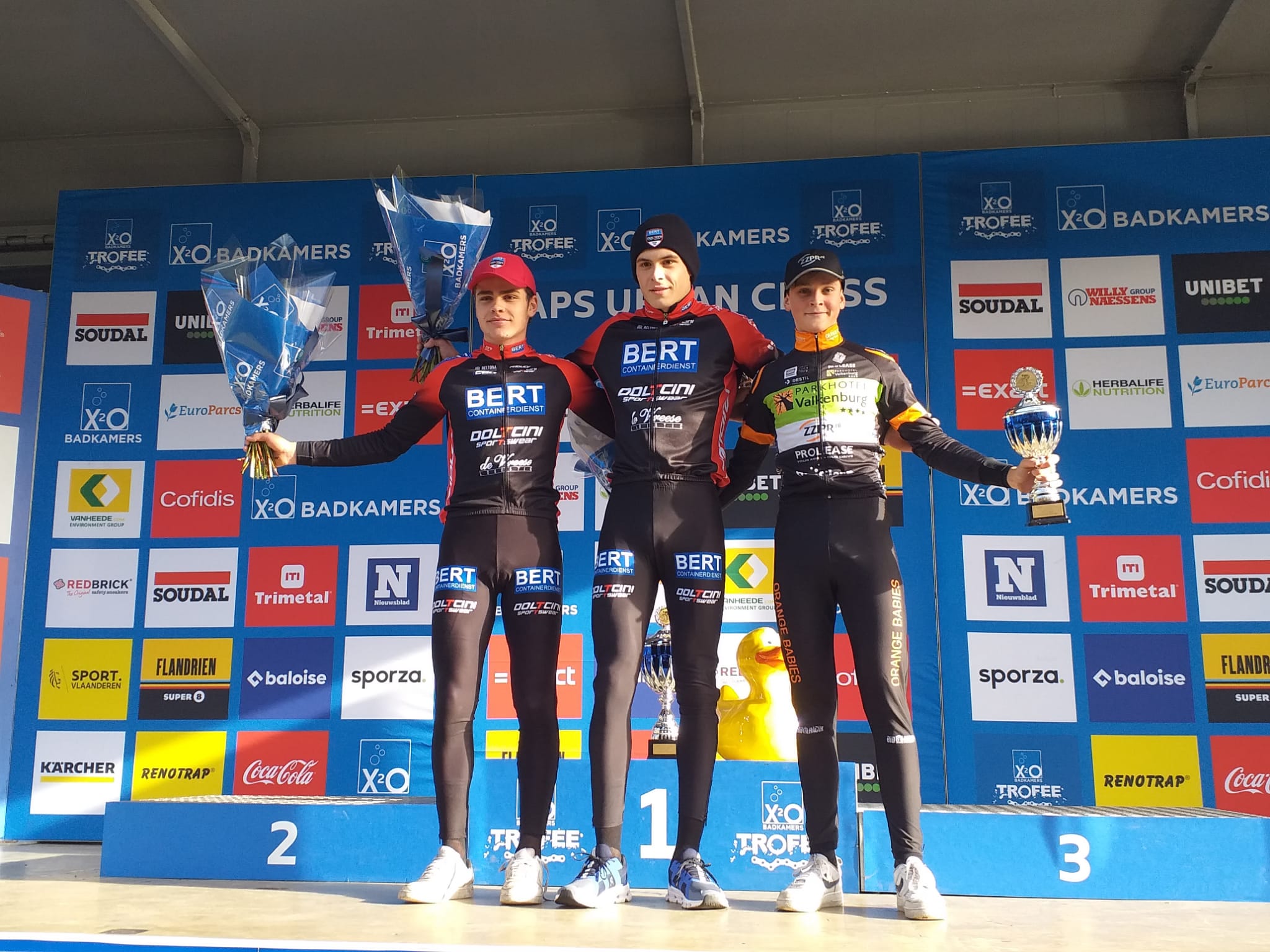 heren juniores kortrijk podium.jpeg (365 KB)