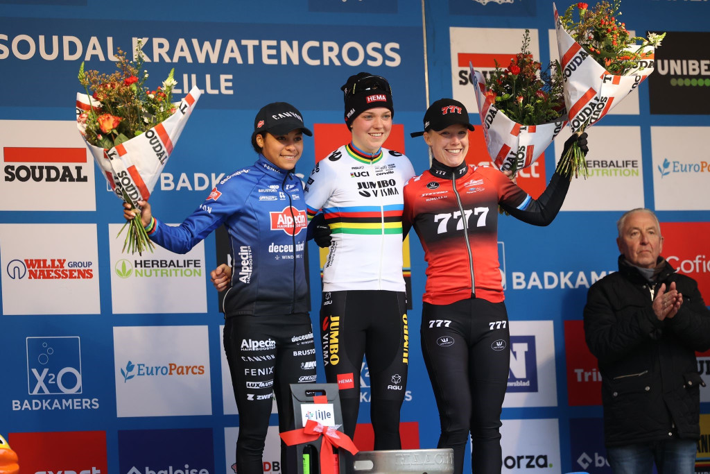 Lille 23 credit Bram podium dames.jpeg (212 KB)