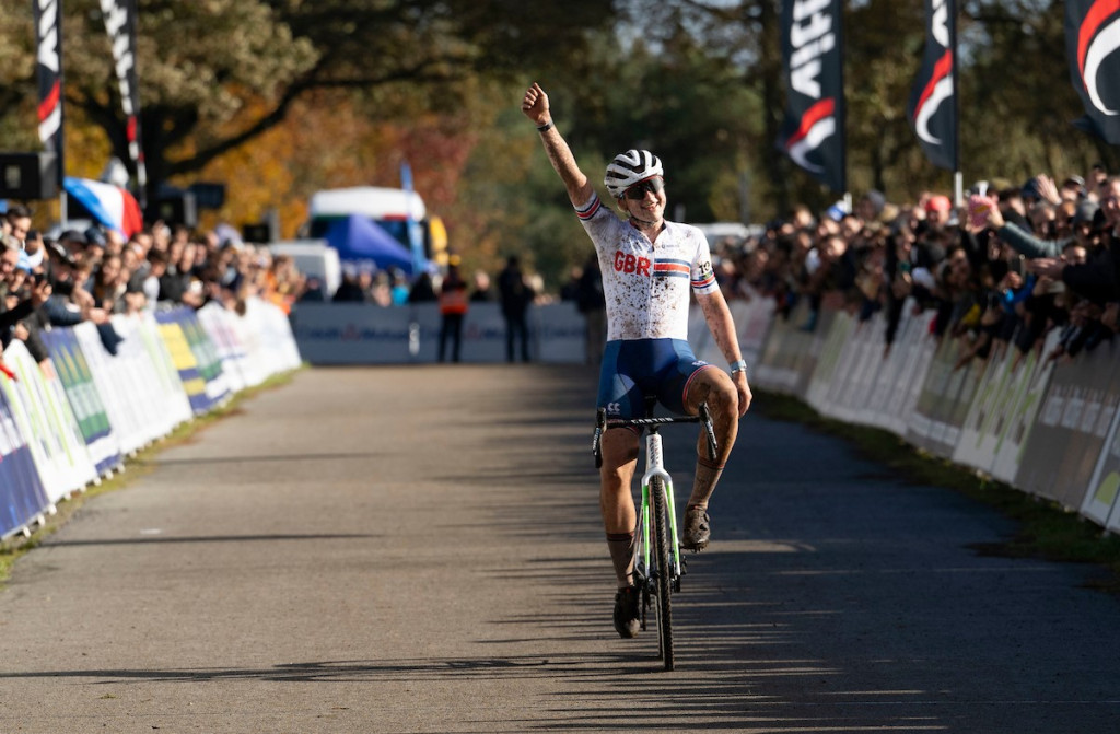 Zoe Bäckstedt topt bij U23 dames in Pont-Château