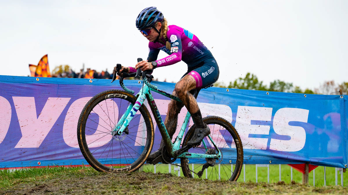 Laura Verdonschot solo naar winst in Maldegem