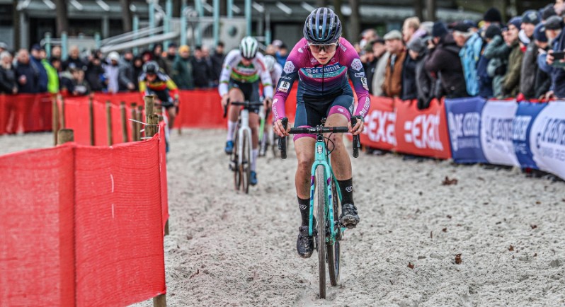 Laura Verdonschot en Sanne Cant sierden mee de cross in Mol