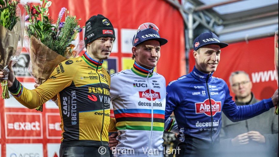 Vandeputte credit podium Bram.jpg (147 KB)