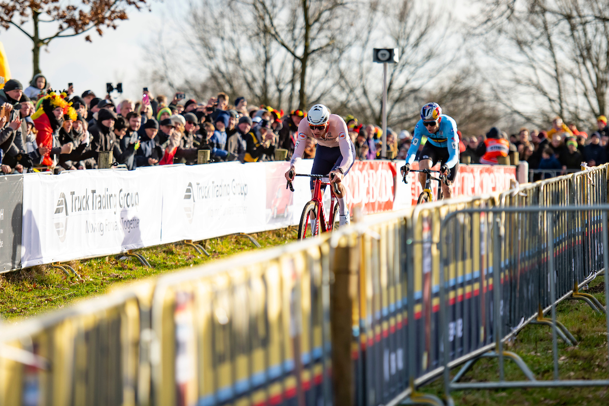 Mol presenteert 1ste duel -Van Aert vs Van der Poel- van dit seizoen