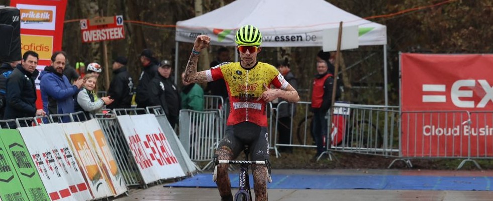 Maxime Smits snelt naar winst in Exact Cross Essen 2023