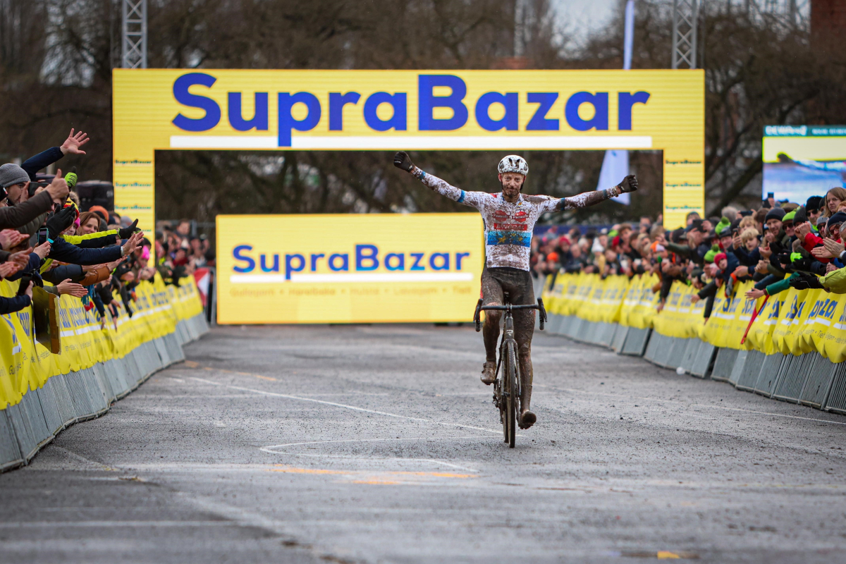 Michael Vanthourenhout grijpt de zege in Cyclocross Gullegem