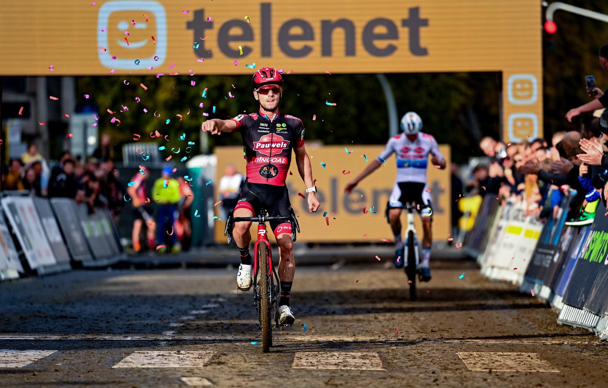 Iserbyt wint heel spannende opener van de Superprestige