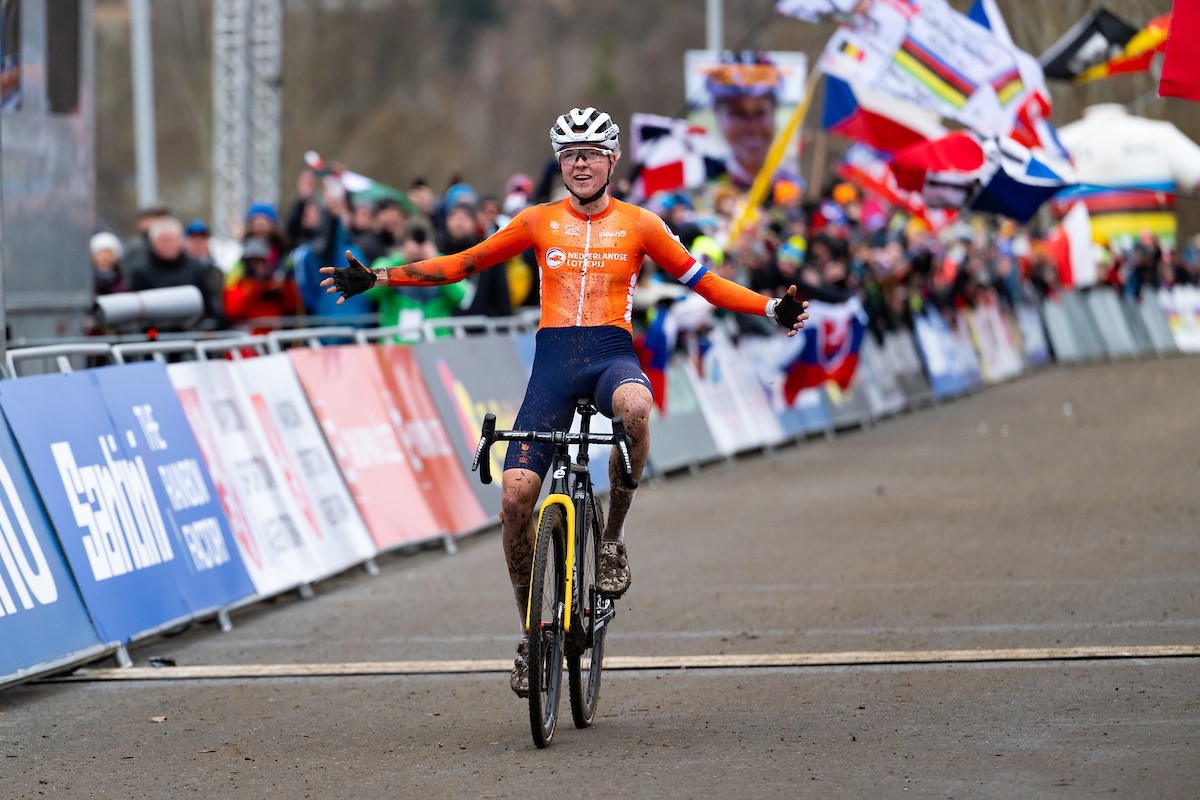 Fem van Empel volgt zichzelf op als wereldkampioene