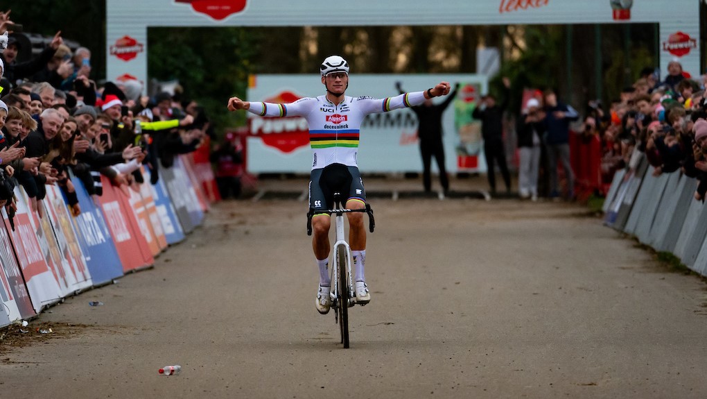 Ook in Antwerpen is Van der Poel oppermachtig