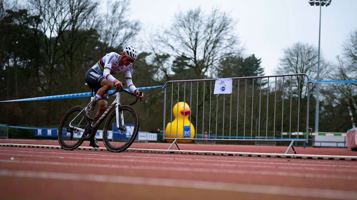 De Knegt kan voor Wereldbeker Antwerpen rekenen op Van der Poel