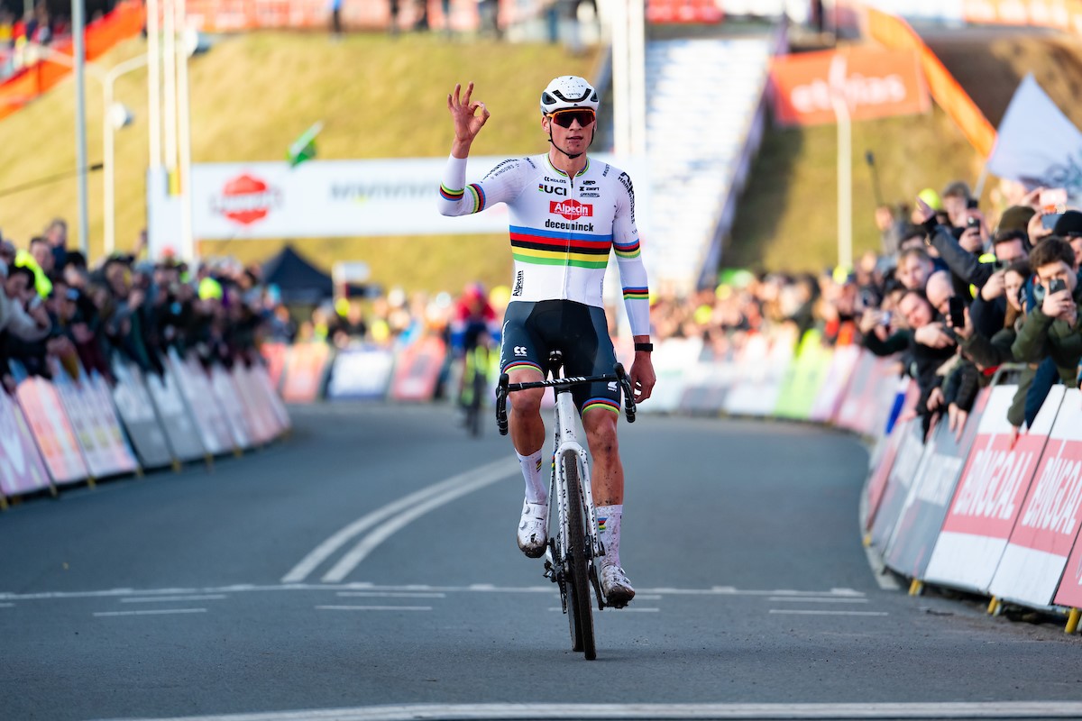 Mathieu van der Poel 'picobello' in Hoogerheide