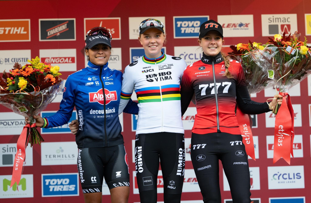 WB Maasmechelen 23 podium dames.jpg (217 KB)