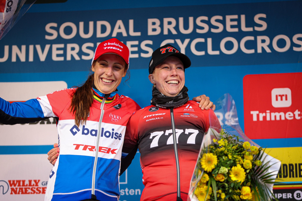 Brussel 24 credit Yefrifotos eind podium dames.jpeg (213 KB)