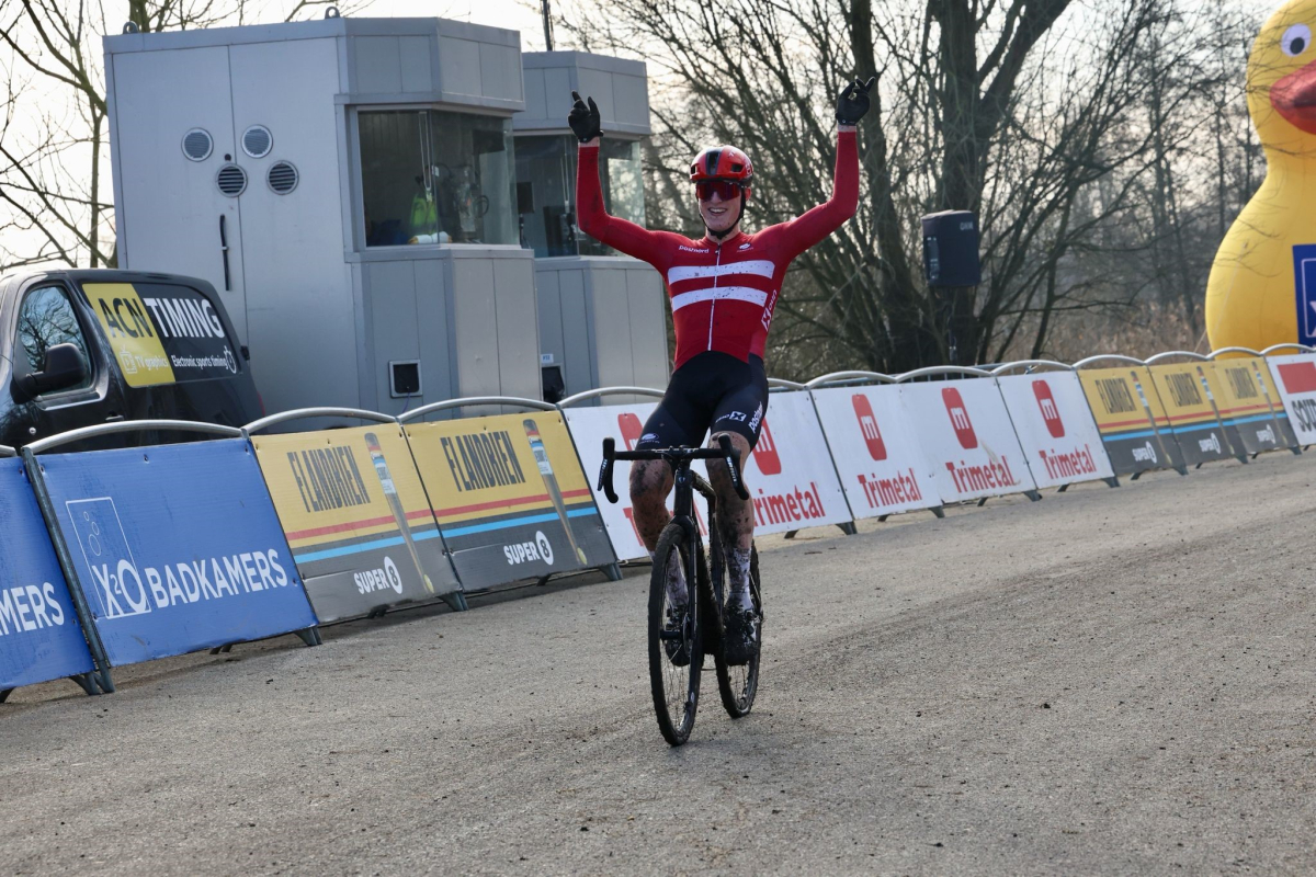 Deens multitalent Philipsen wint Flandriencross bij de junioren