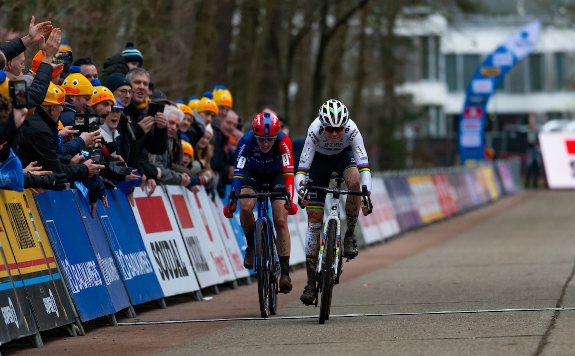 Van Empel sprint naar de zege in Herentals Crosst