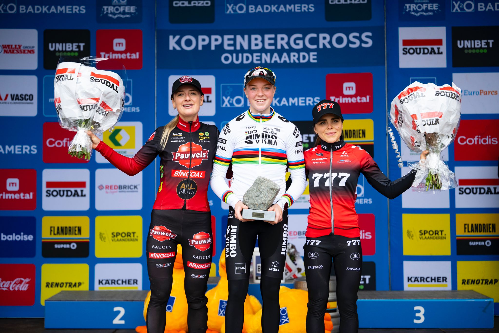 Koppenberg 23 credit TFoto podium dames.jpeg (345 KB)