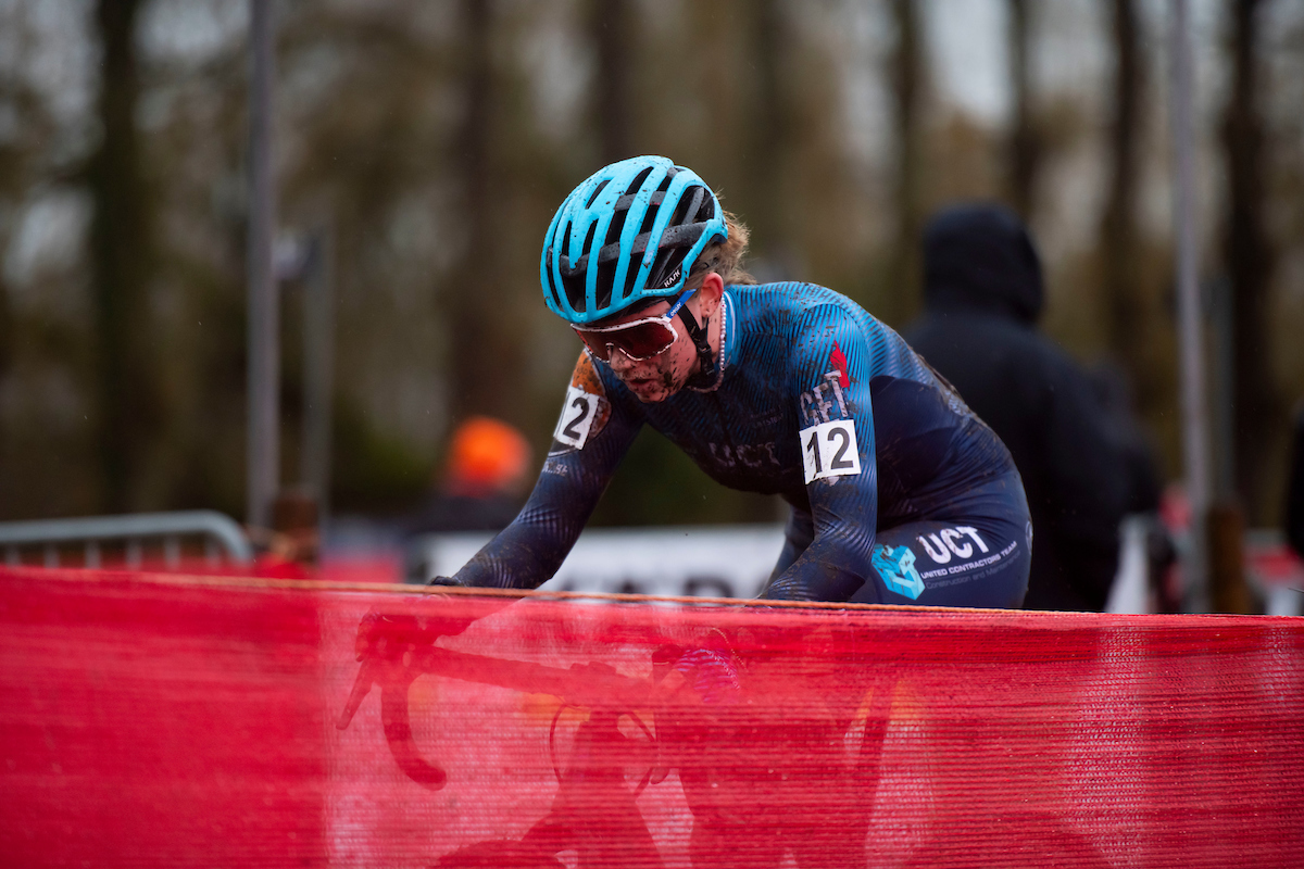 Juniore Ilken Seynave 23ste tussen elite dames in Kortrijk