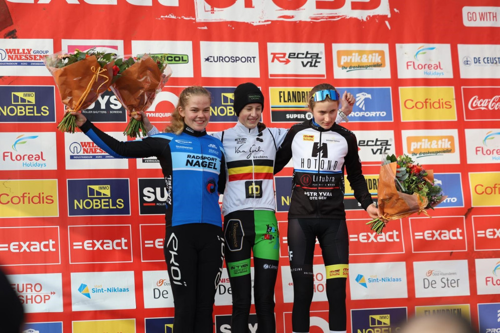 Waaslandcross 25 credit Bram podium nieuwelingen meisjes.jpeg (238 KB)