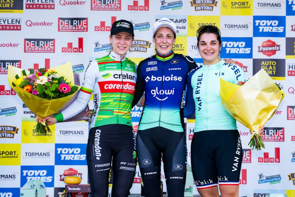 OOS_6189 podium dames.jpg (259 KB)