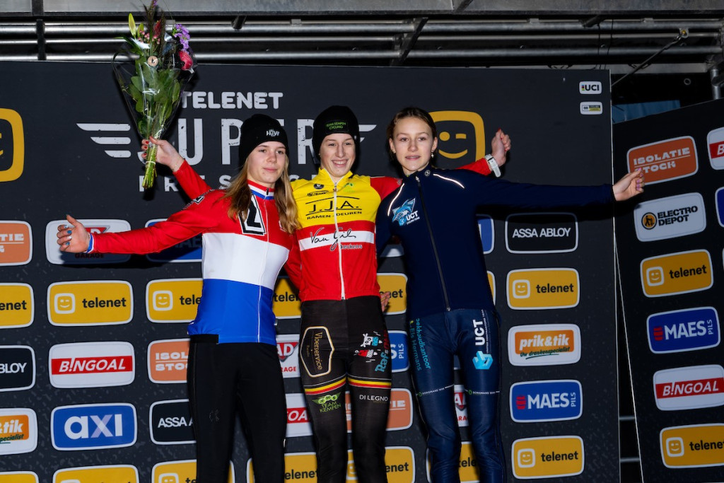 MOL_8155 podium nieuwelingen meisjes.jpg (208 KB)