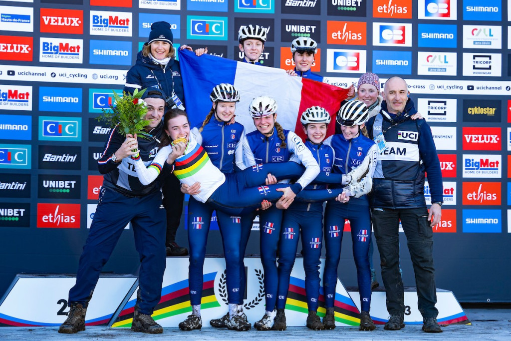 WK1_9202 team Frankrijk met Lise Revol.jpg (288 KB)