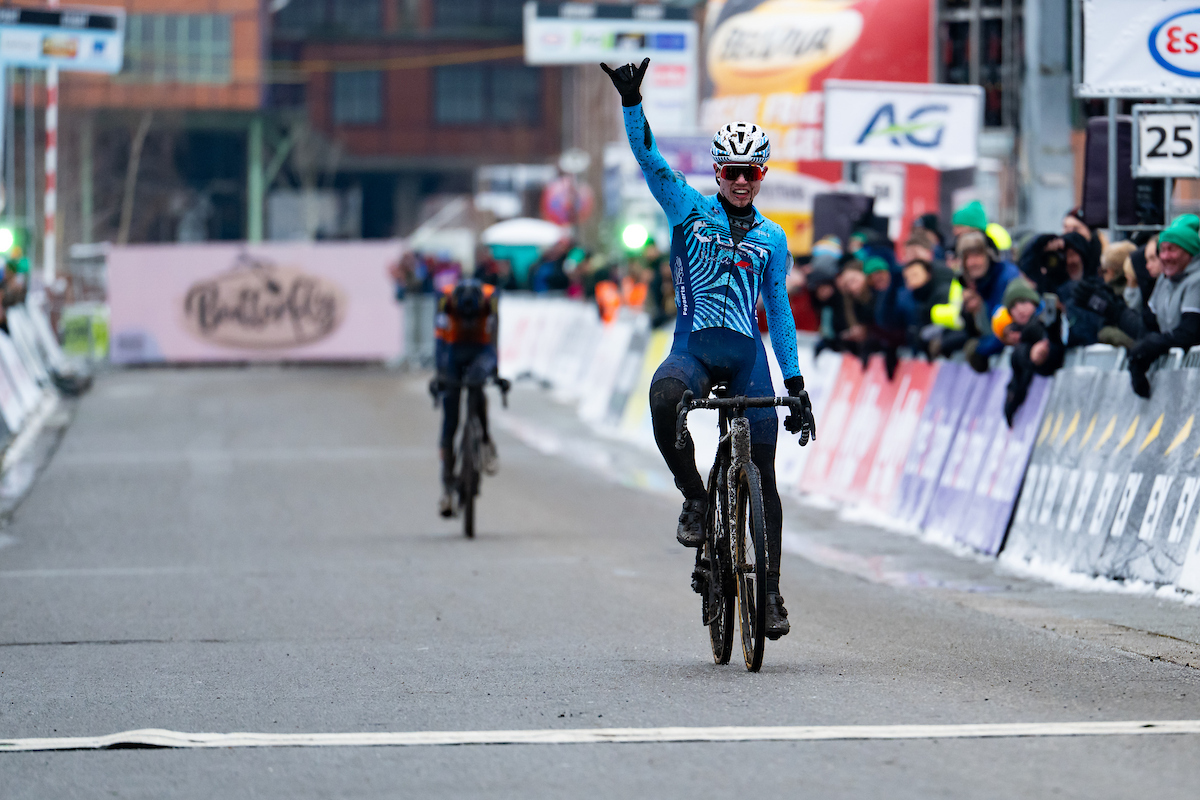 Jari Van Lee pakt de titel in het eigen Limburg