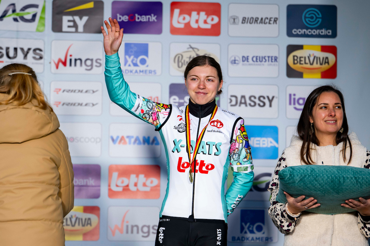 Kiona Crabbé grijpt mooie bronzen plak