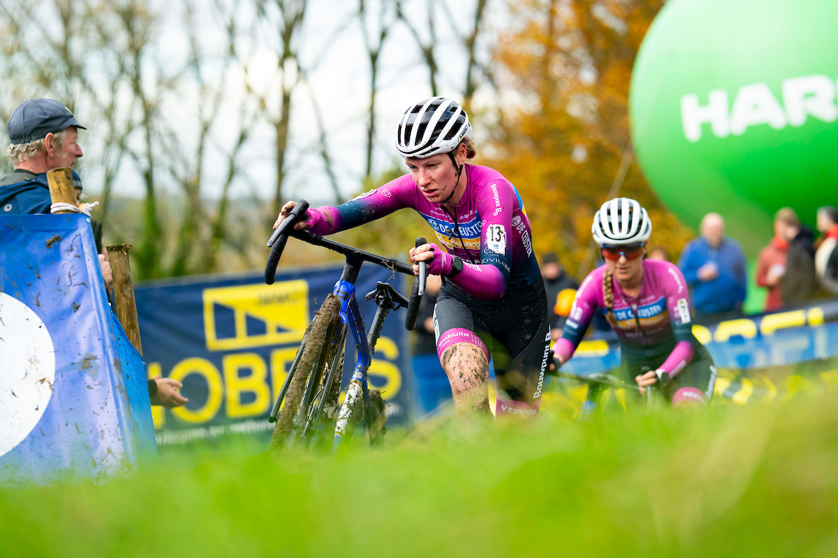 Jinse Peeters en Laura Verdonschot blikken vooruit naar de EK zandcross