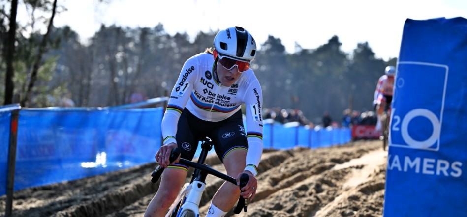 Op jacht naar een eerste zege in de nieuwe regenboogtrui