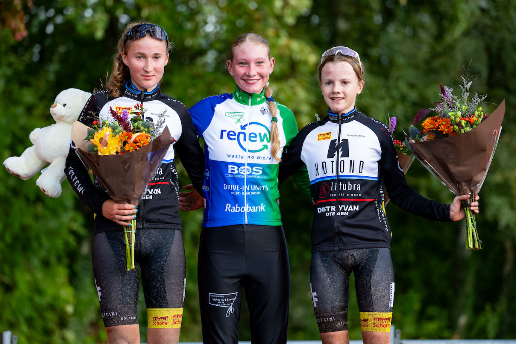 MEU_0426 podium nieuwelingen meisjes.jpg (223 KB)