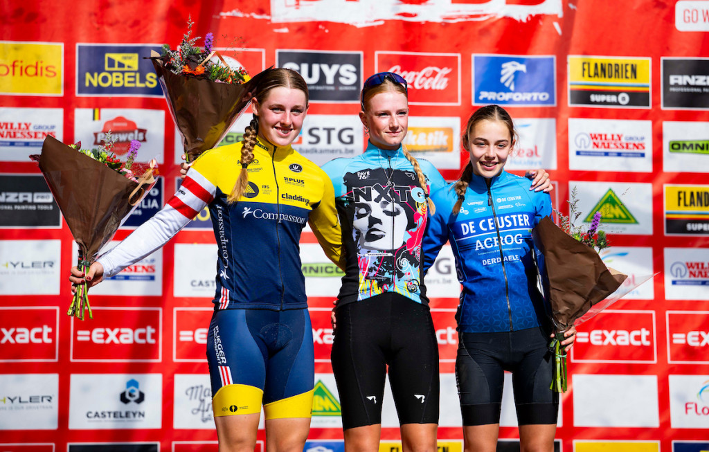 MEU_0984 (1) podium junioren dames.jpg (270 KB)