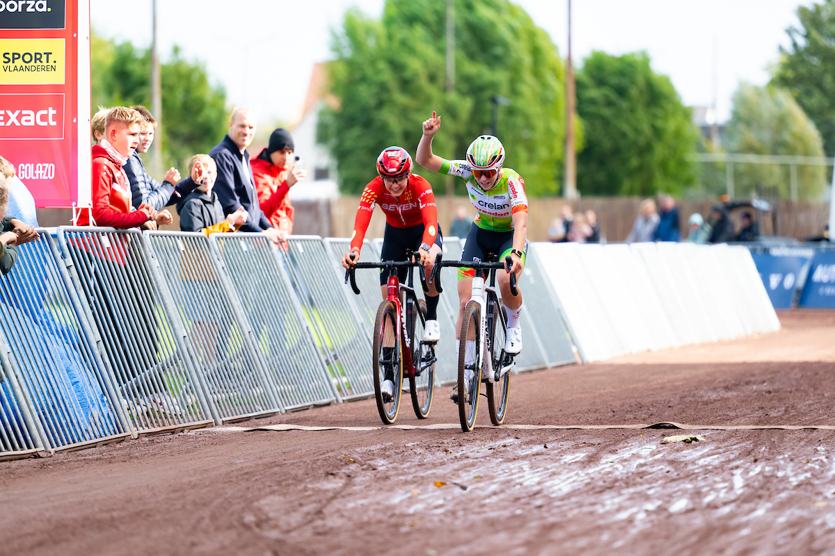 Inge van der Heijden wint de Berencross