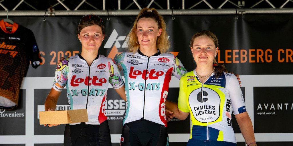 KLE_6754 podium dames.jpg (153 KB)