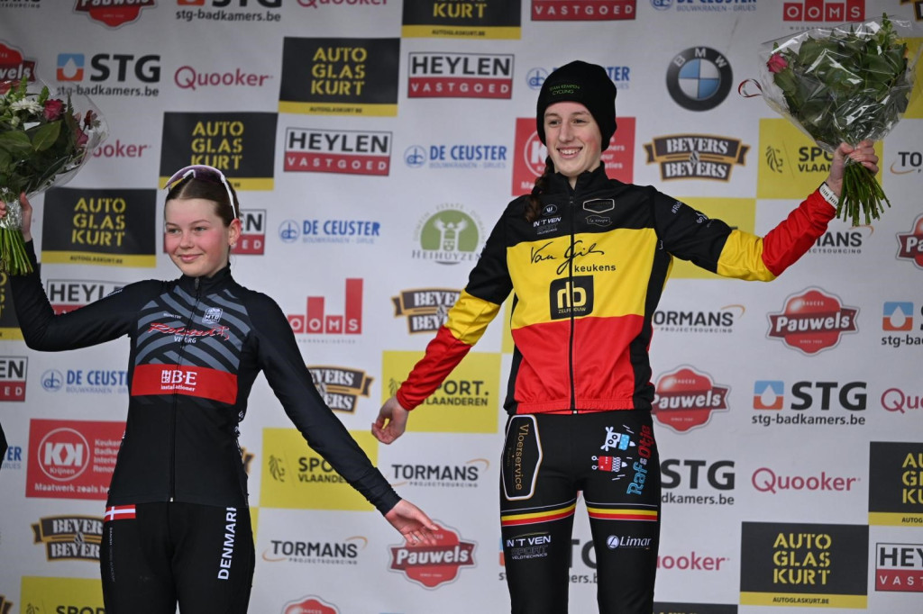 Oostmalle 26 credit Julien podium nieuwelingen meisjes.jpeg (192 KB)
