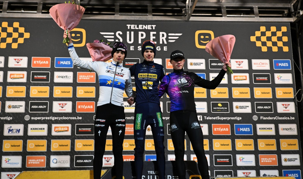 Diegem credit Julien podium junioren heren.jpeg (218 KB)