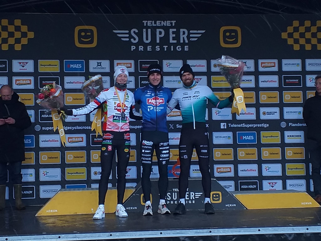mannen podium.jpeg (233 KB)