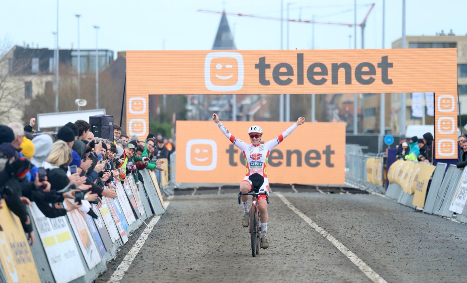 Amandine Fouquenet wint slotmanche van de Superprestige