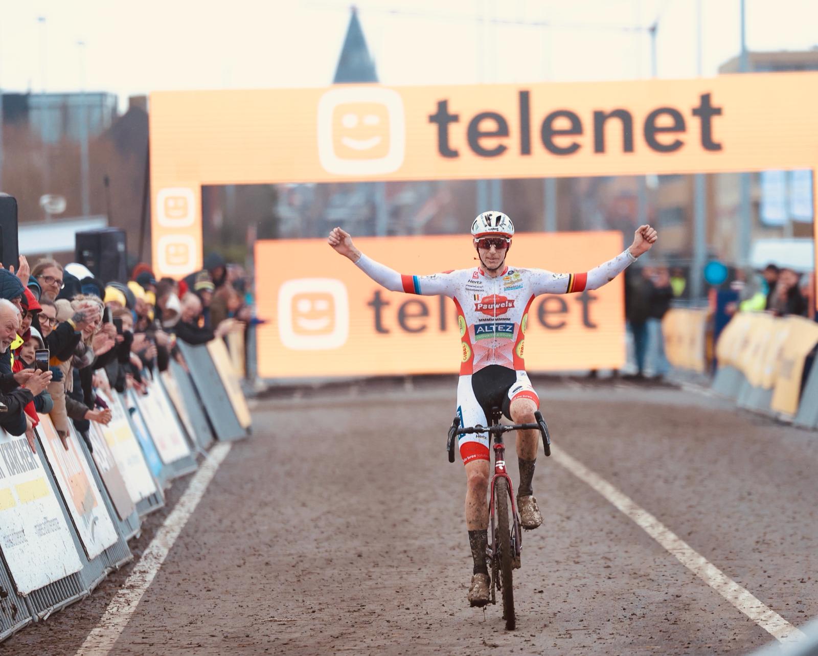 Michael Vanthourenhout wint in Middelkerke