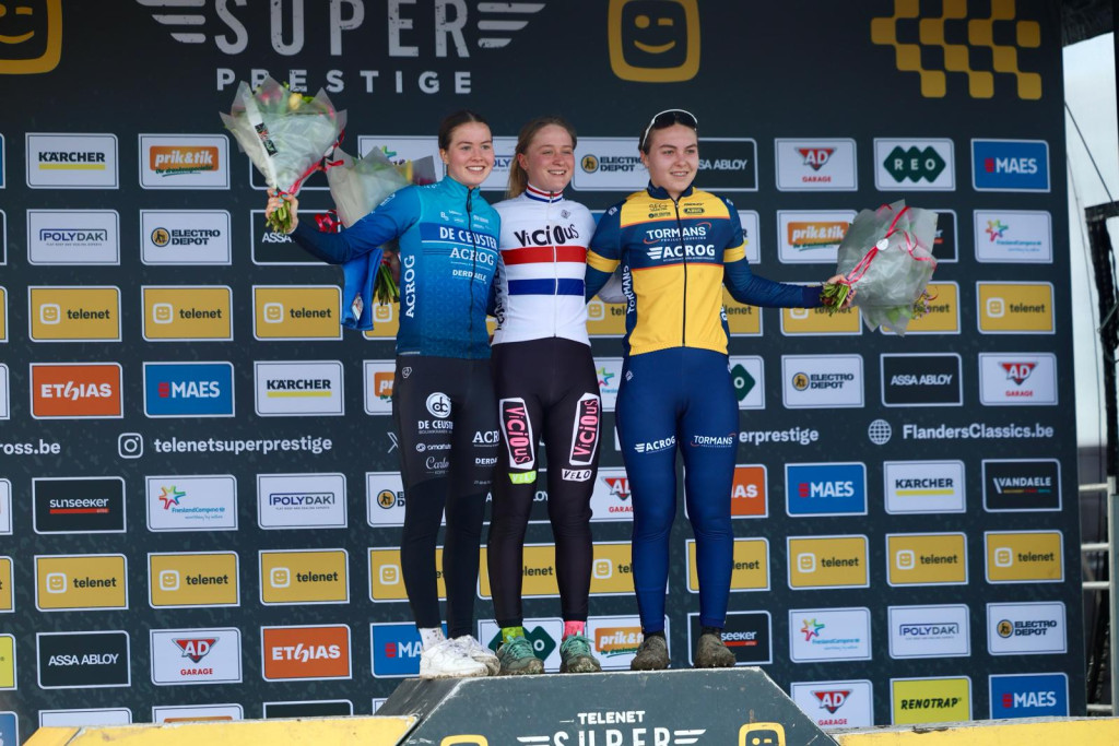 Middelkerke 26 podium junioren dames.jpeg (219 KB)