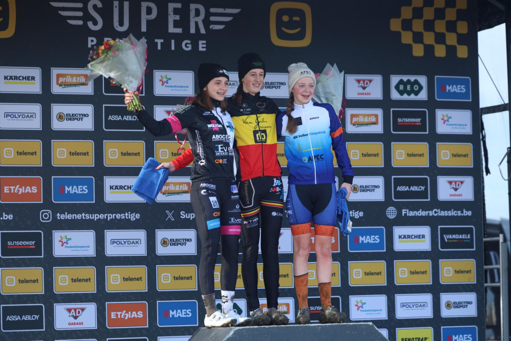 Middelkerke 26 podium nieuwelingen meisjes.jpeg (205 KB)