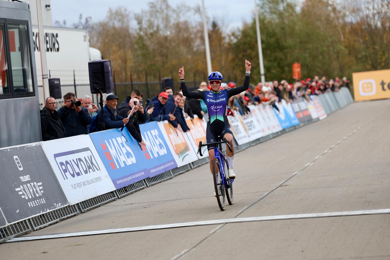 Lucinda Brand solo naar winst in Niel