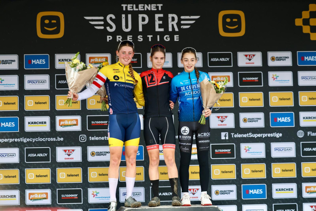 Podium junioren dames credit Bram.jpeg (219 KB)