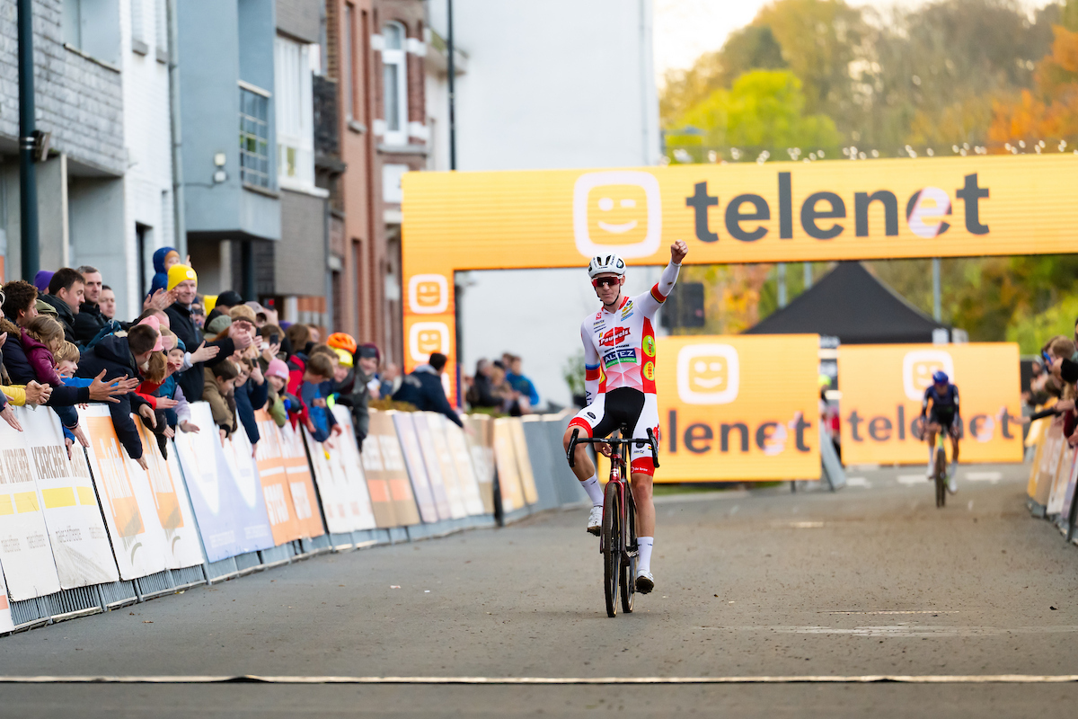 Twee op twee voor Vanthourenhout in de Superprestige