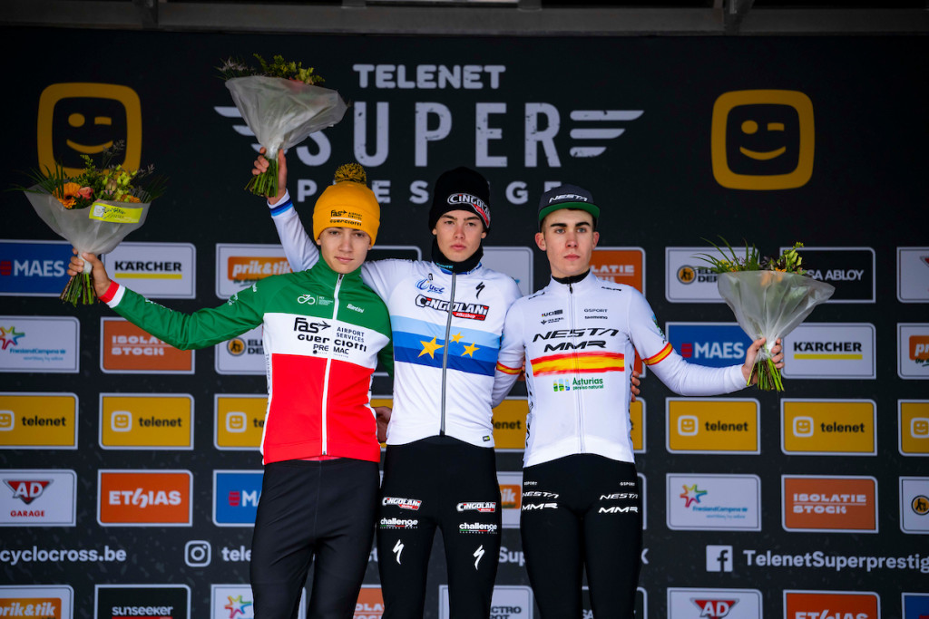 ZOL_2031.jpg (191 KB)