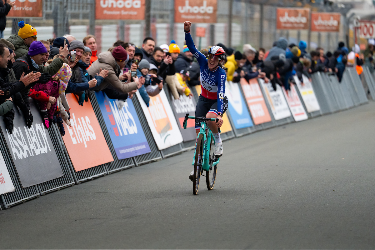 Knappe overwinning voor Amandine Fouquenet