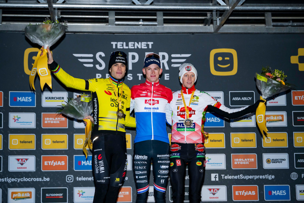 ZOL_3053.jpg (246 KB)