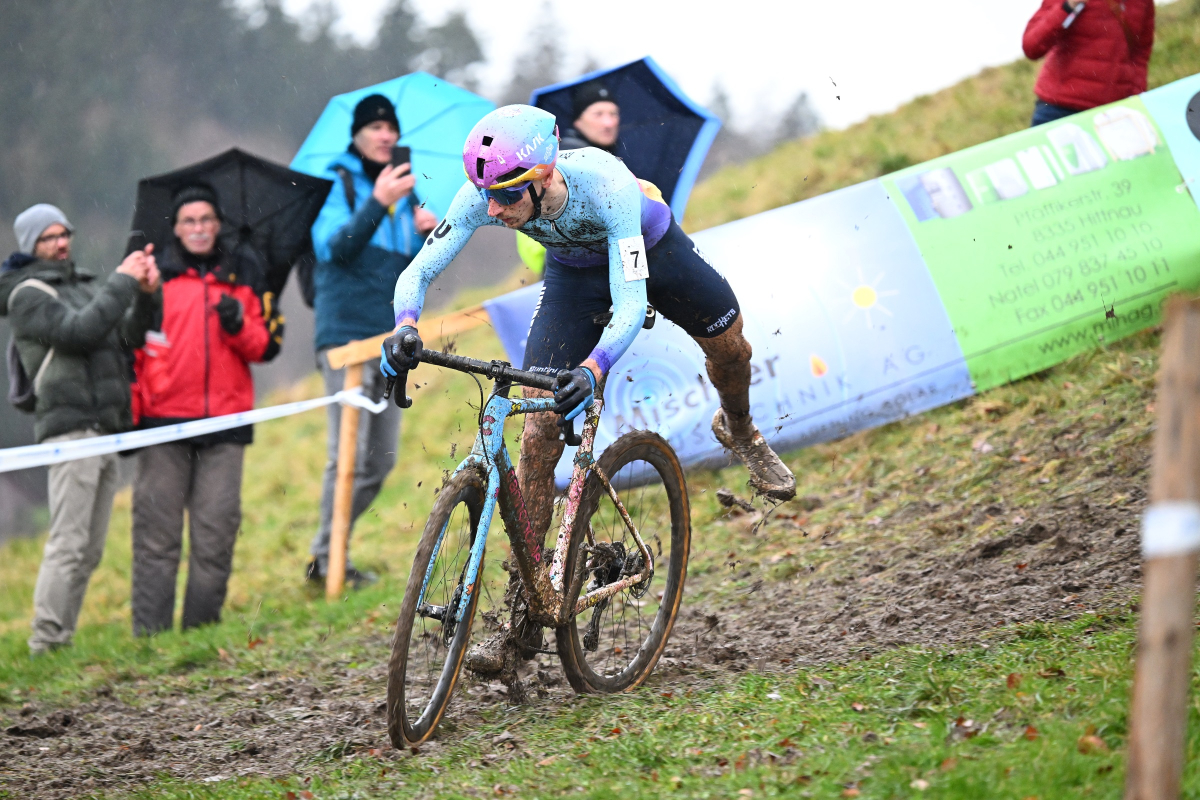 Lander Loockx is een maat te sterk in Hittnau