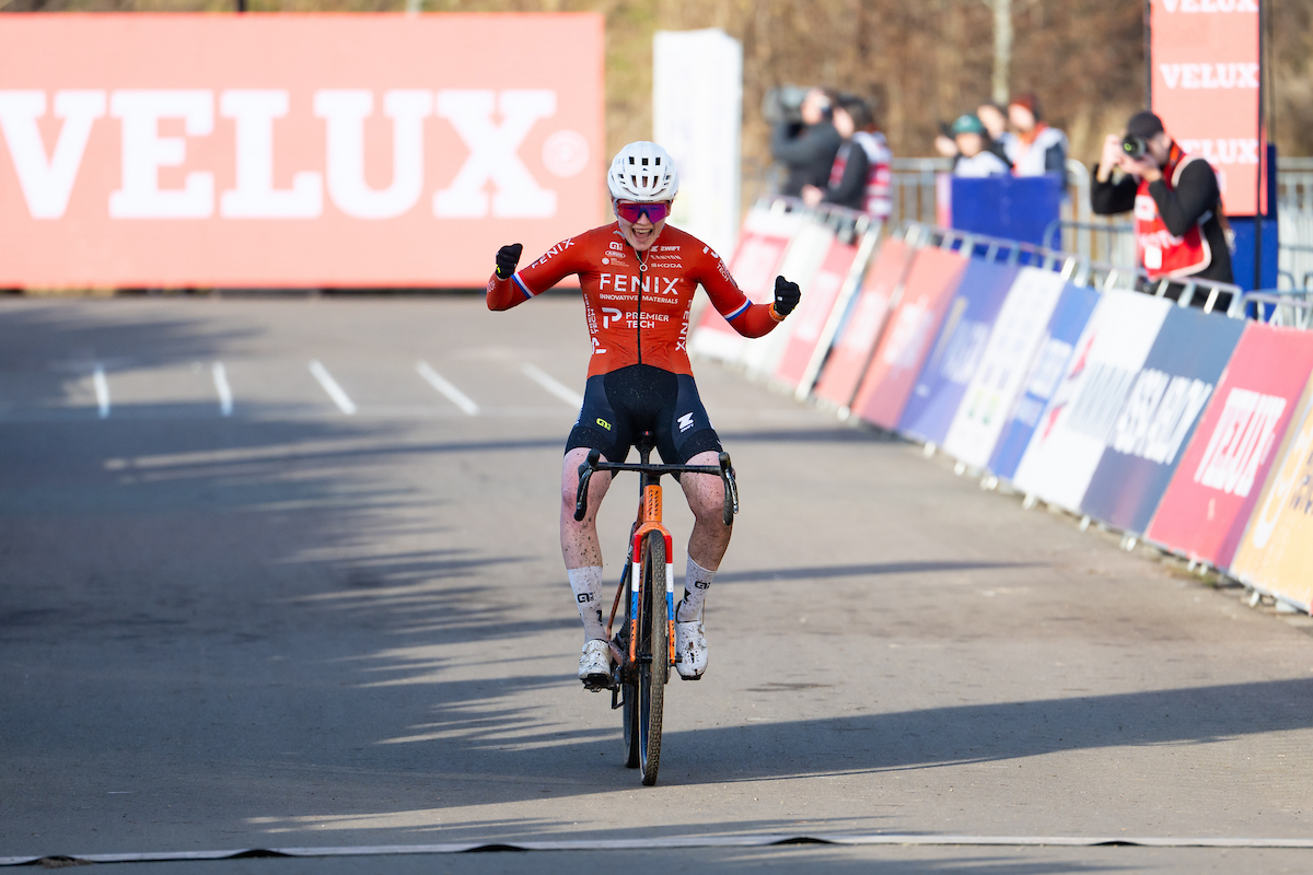Puck Pieterse scoort in Maasmechelen