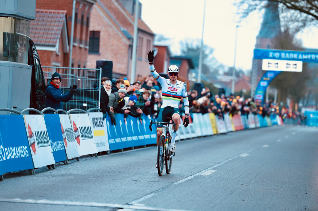 Van der Poel scoort met in totaal 6 zeges