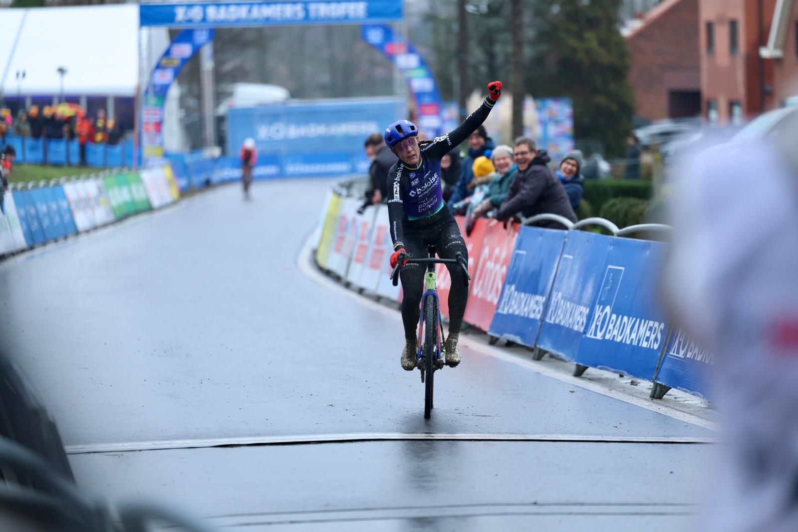 Brand nog ongeslagen in Ladies Trophy en Van der Poel zit aan 7/7