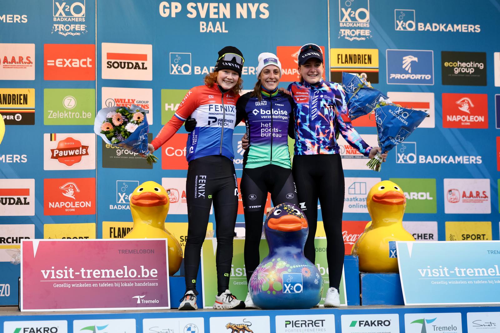 Baal 26 credit Bram podium dames.jpeg (239 KB)